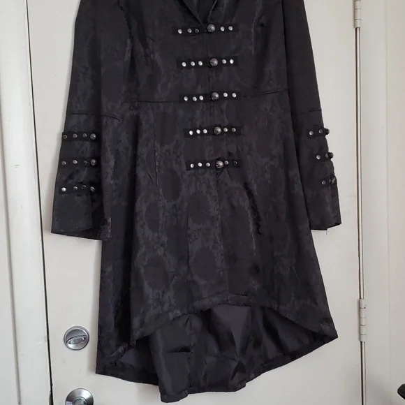 Like New Heart & Rose Brocade Coat - Picture 3 of 16